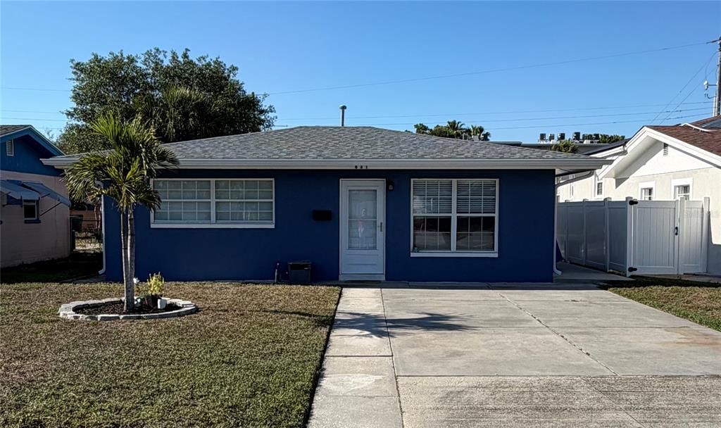 For Sale: $289,900 (2 beds, 1 baths, 832 Square Feet)