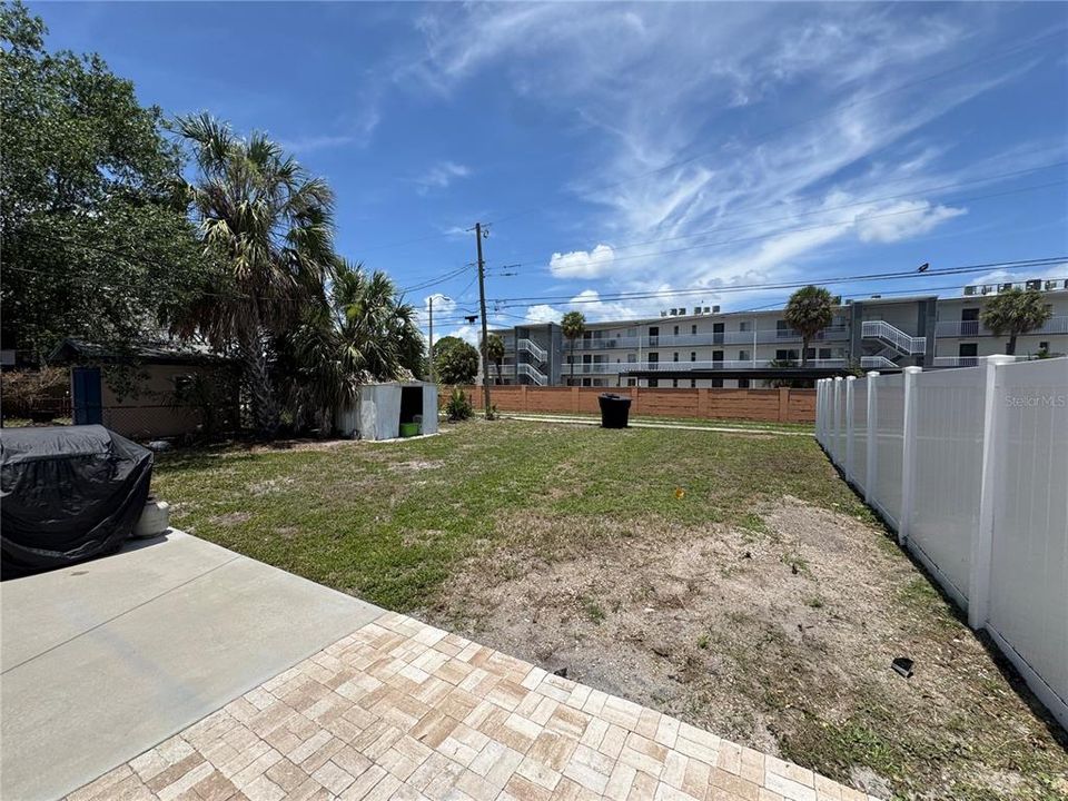 Active With Contract: $279,900 (2 beds, 1 baths, 832 Square Feet)