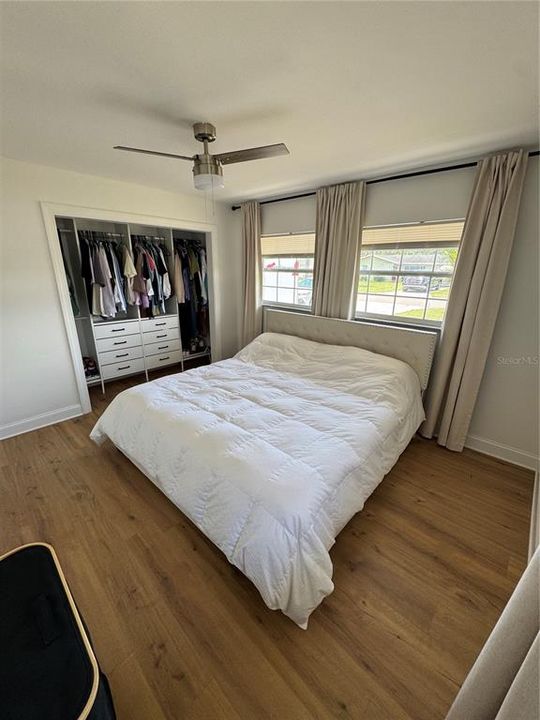 For Sale: $289,900 (2 beds, 1 baths, 832 Square Feet)