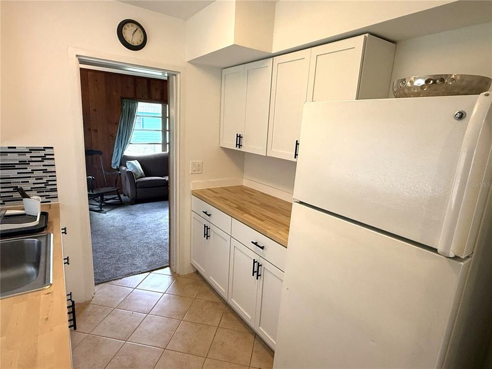 For Sale: $300,000 (2 beds, 1 baths, 1088 Square Feet)