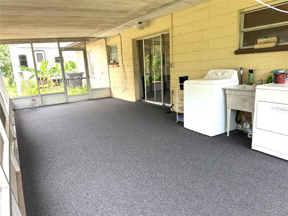 For Sale: $300,000 (2 beds, 1 baths, 1088 Square Feet)