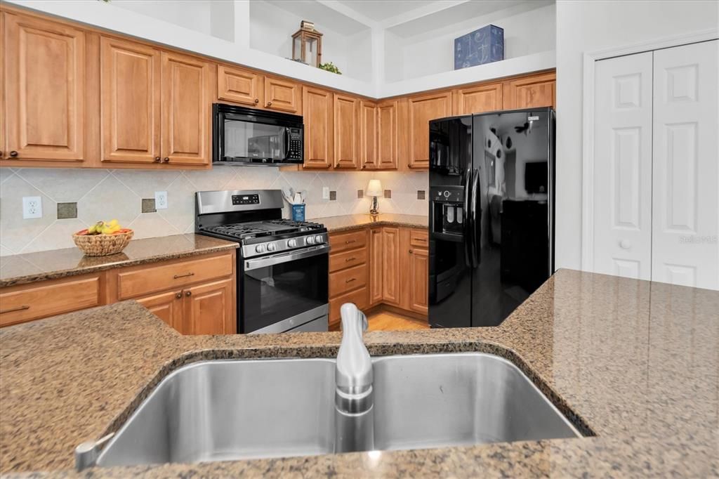 En Venta: $729,900 (4 camas, 3 baños, 2313 Pies cuadrados)