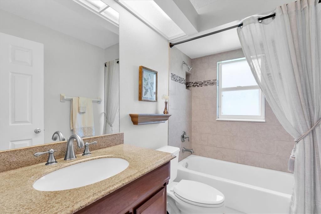 En Venta: $729,900 (4 camas, 3 baños, 2313 Pies cuadrados)