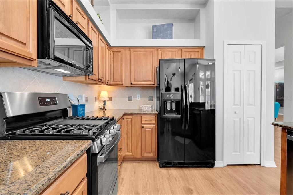 En Venta: $729,900 (4 camas, 3 baños, 2313 Pies cuadrados)