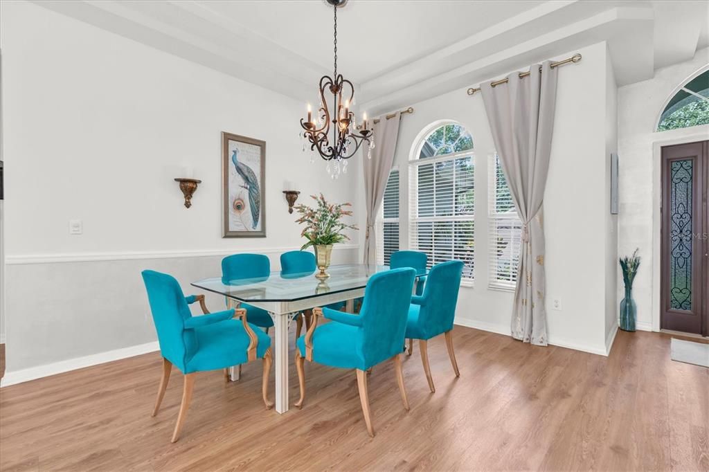 En Venta: $729,900 (4 camas, 3 baños, 2313 Pies cuadrados)