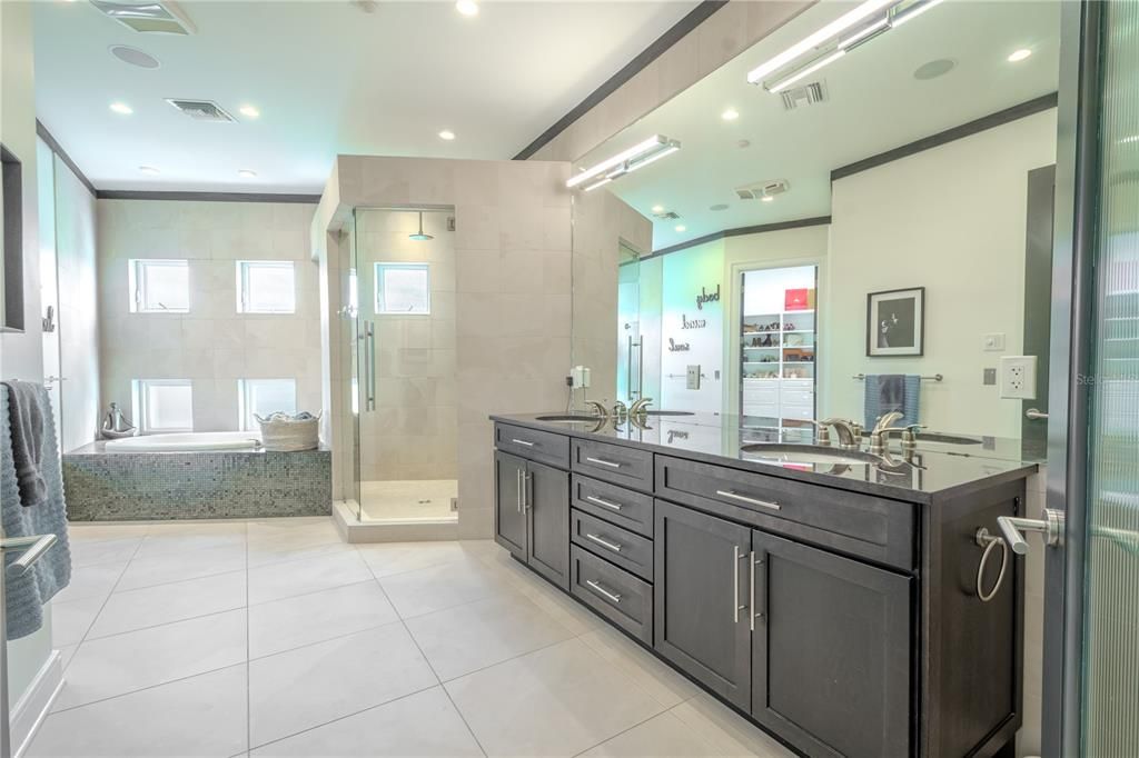 En Venta: $1,728,000 (6 camas, 4 baños, 4701 Pies cuadrados)