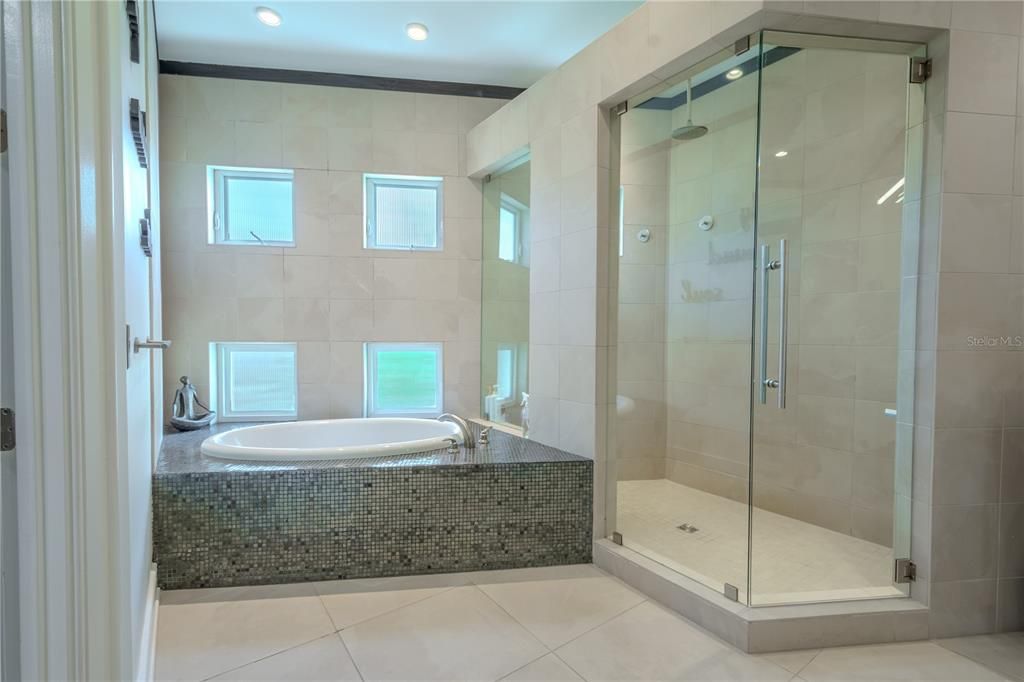 En Venta: $1,728,000 (6 camas, 4 baños, 4701 Pies cuadrados)