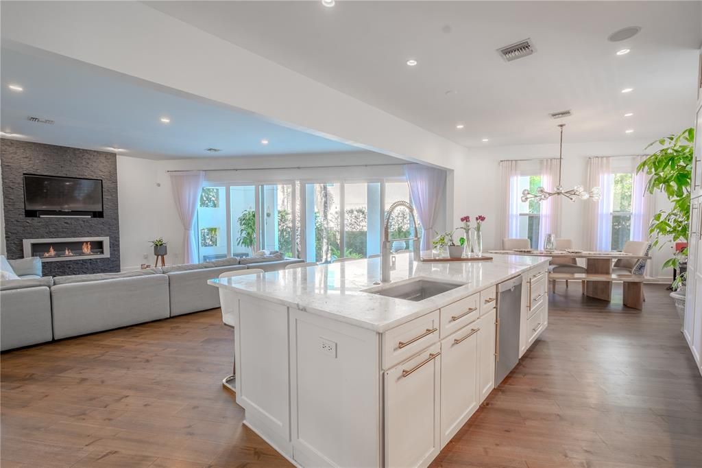 En Venta: $1,728,000 (6 camas, 4 baños, 4701 Pies cuadrados)
