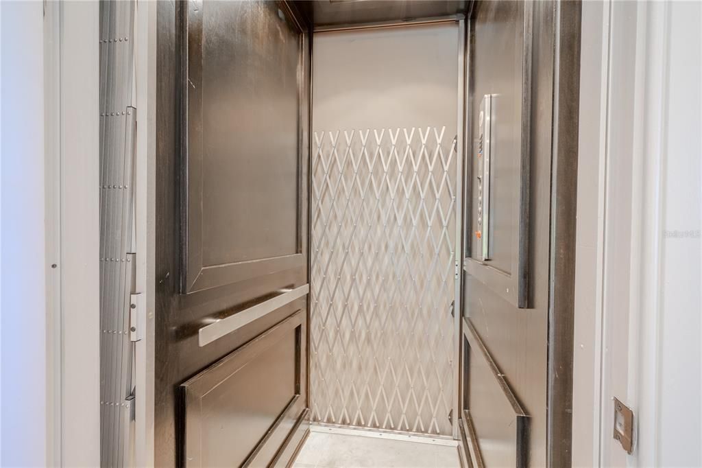 En Venta: $1,728,000 (6 camas, 4 baños, 4701 Pies cuadrados)