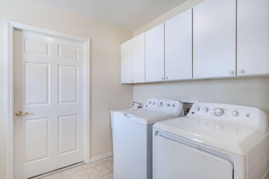 For Sale: $399,900 (3 beds, 2 baths, 1968 Square Feet)