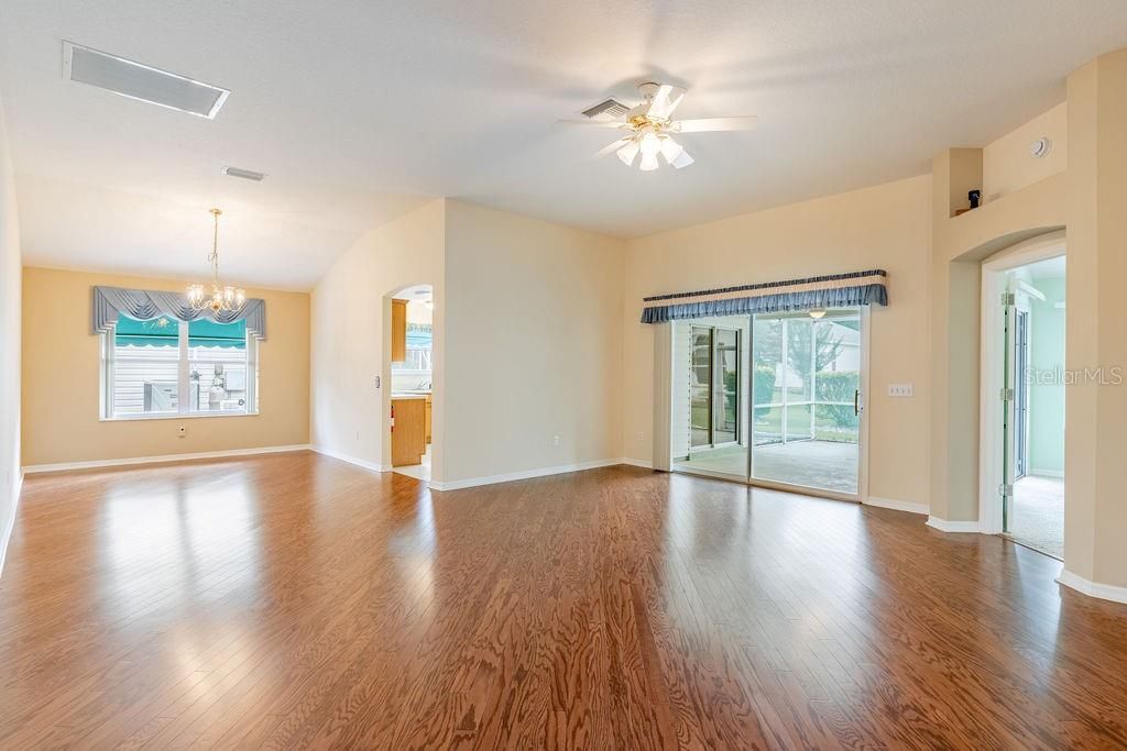 For Sale: $399,900 (3 beds, 2 baths, 1968 Square Feet)