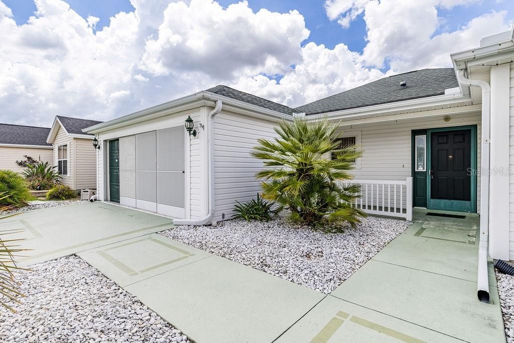 For Sale: $399,900 (3 beds, 2 baths, 1968 Square Feet)