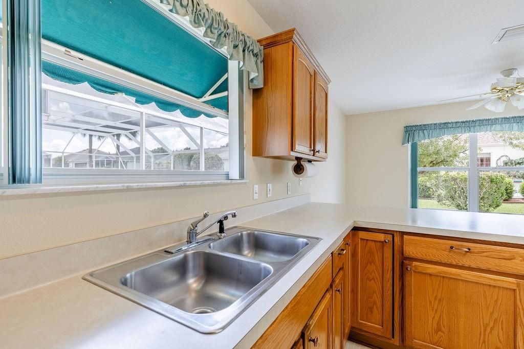 For Sale: $399,900 (3 beds, 2 baths, 1968 Square Feet)