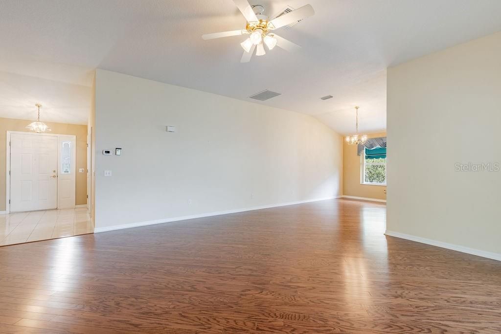 For Sale: $399,900 (3 beds, 2 baths, 1968 Square Feet)
