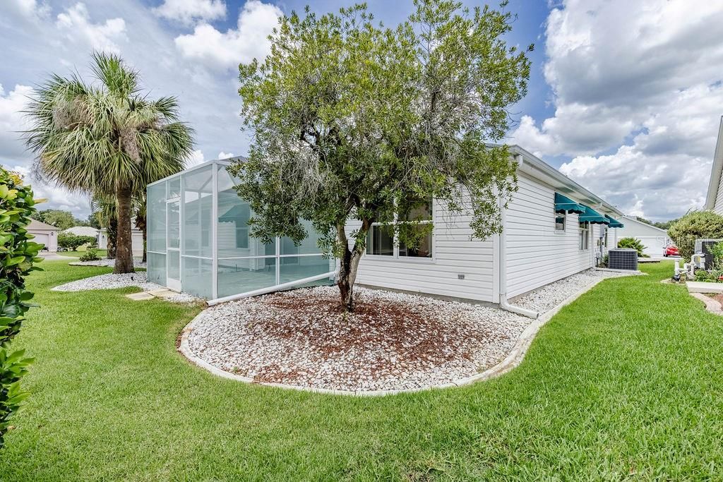 For Sale: $399,900 (3 beds, 2 baths, 1968 Square Feet)