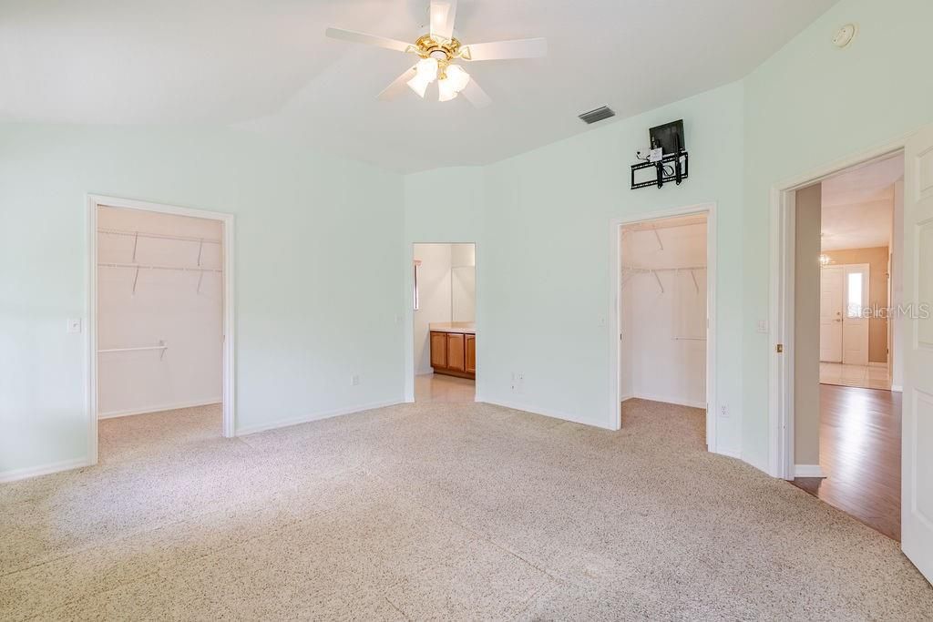 For Sale: $399,900 (3 beds, 2 baths, 1968 Square Feet)
