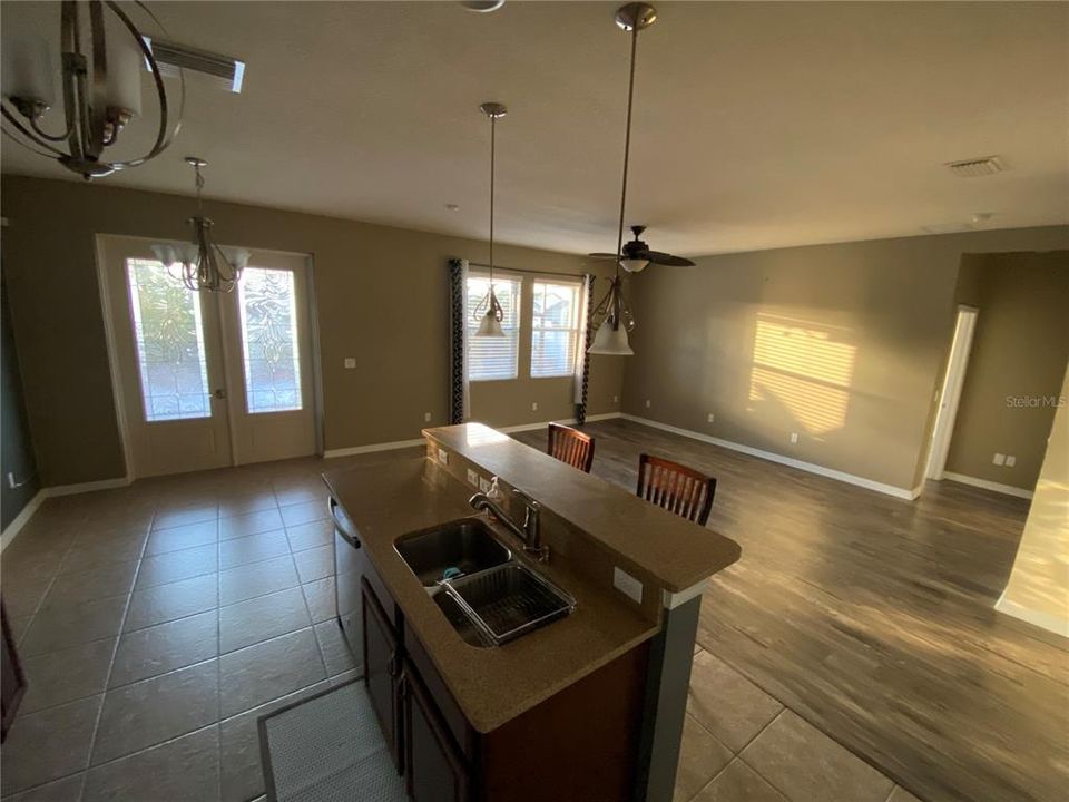 For Sale: $319,000 (3 beds, 2 baths, 1478 Square Feet)