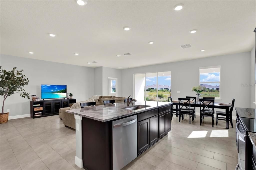 En Venta: $499,900 (4 camas, 2 baños, 2045 Pies cuadrados)
