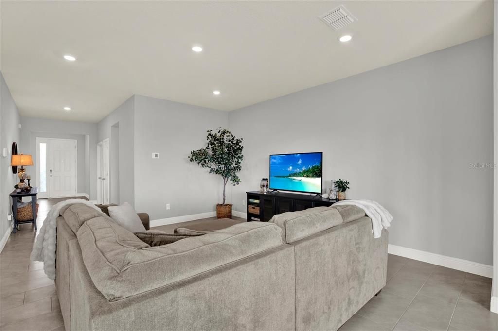 En Venta: $499,900 (4 camas, 2 baños, 2045 Pies cuadrados)