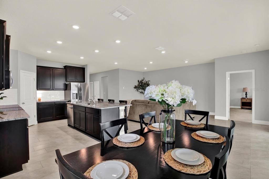 En Venta: $499,900 (4 camas, 2 baños, 2045 Pies cuadrados)