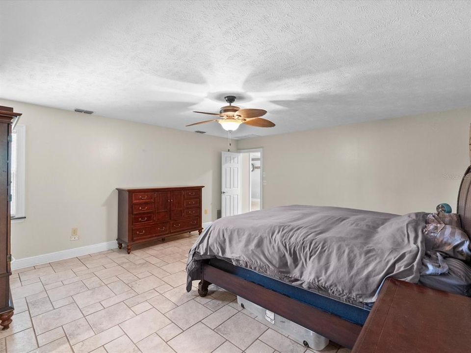 For Sale: $449,000 (3 beds, 2 baths, 2284 Square Feet)