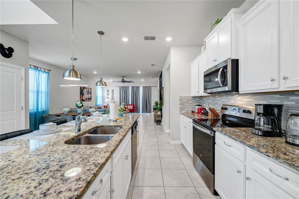 For Sale: $679,999 (6 beds, 4 baths, 3113 Square Feet)