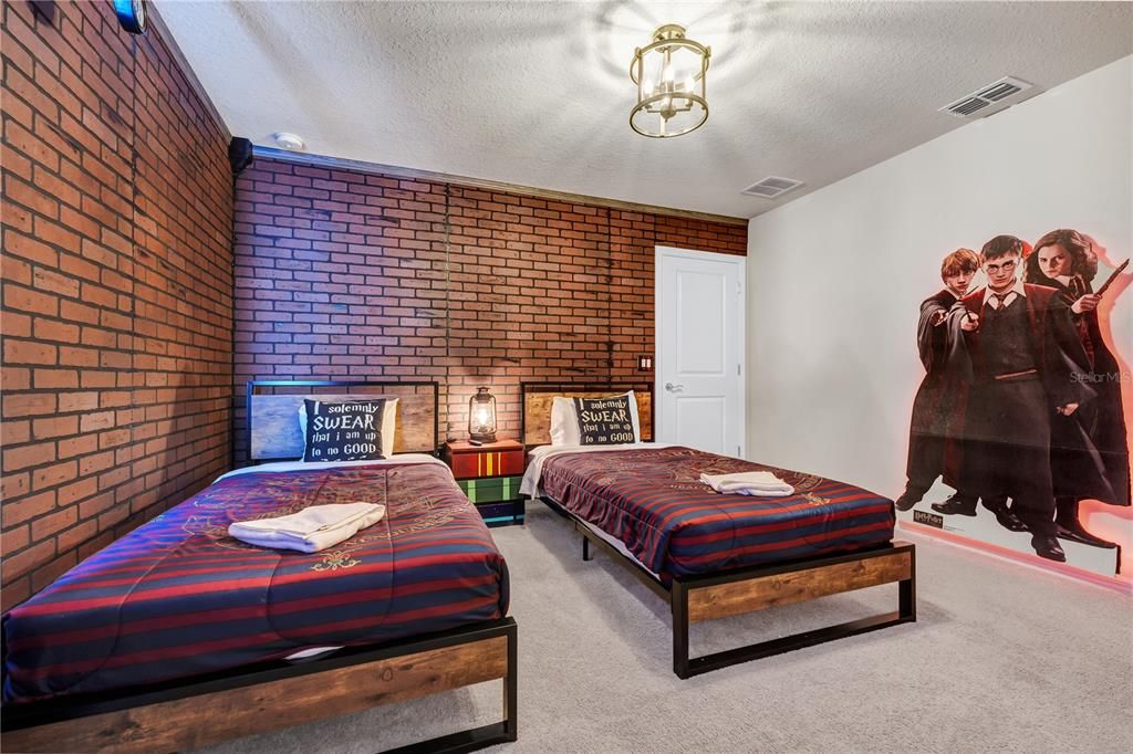For Sale: $679,999 (6 beds, 4 baths, 3113 Square Feet)