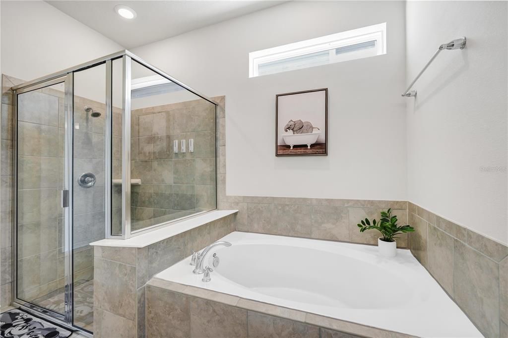 For Sale: $679,999 (6 beds, 4 baths, 3113 Square Feet)
