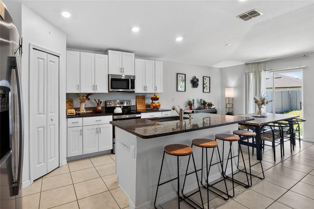 For Rent: $2,590 (4 beds, 2 baths, 1935 Square Feet)