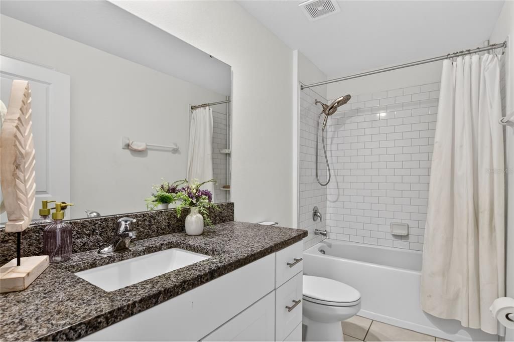 For Rent: $2,590 (4 beds, 2 baths, 1935 Square Feet)