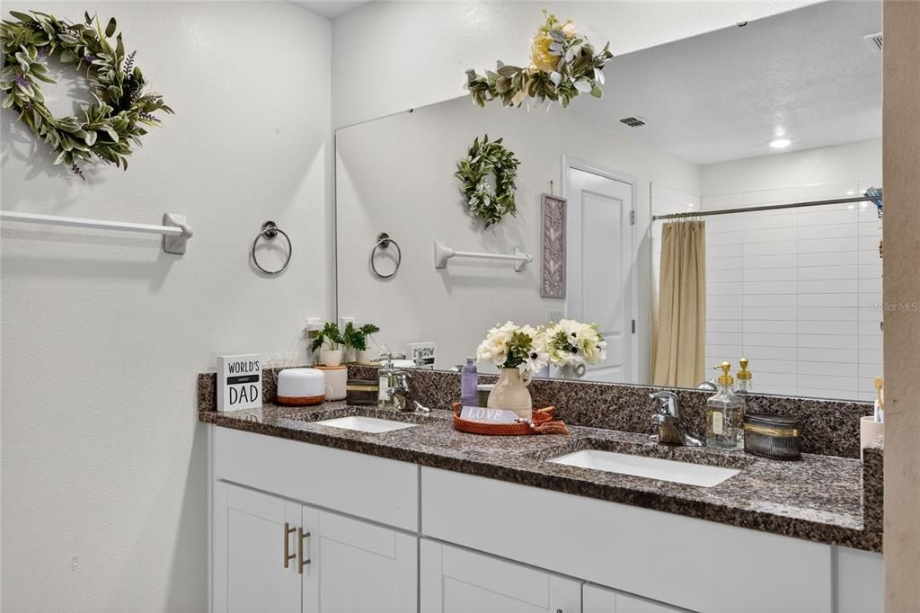 For Rent: $2,590 (4 beds, 2 baths, 1935 Square Feet)