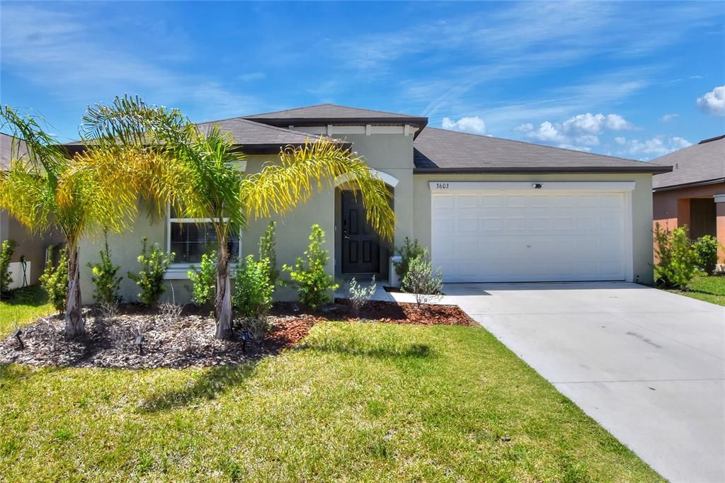 For Rent: $2,590 (4 beds, 2 baths, 1935 Square Feet)
