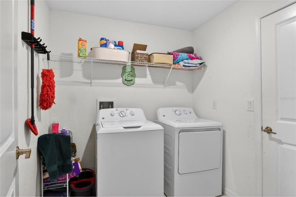 For Rent: $2,590 (4 beds, 2 baths, 1935 Square Feet)