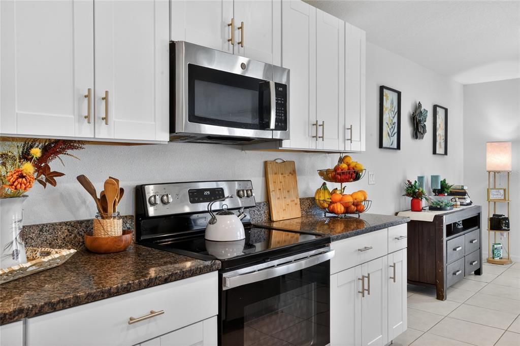 For Rent: $2,590 (4 beds, 2 baths, 1935 Square Feet)