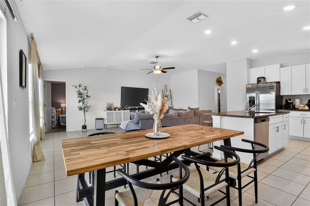 For Rent: $2,590 (4 beds, 2 baths, 1935 Square Feet)