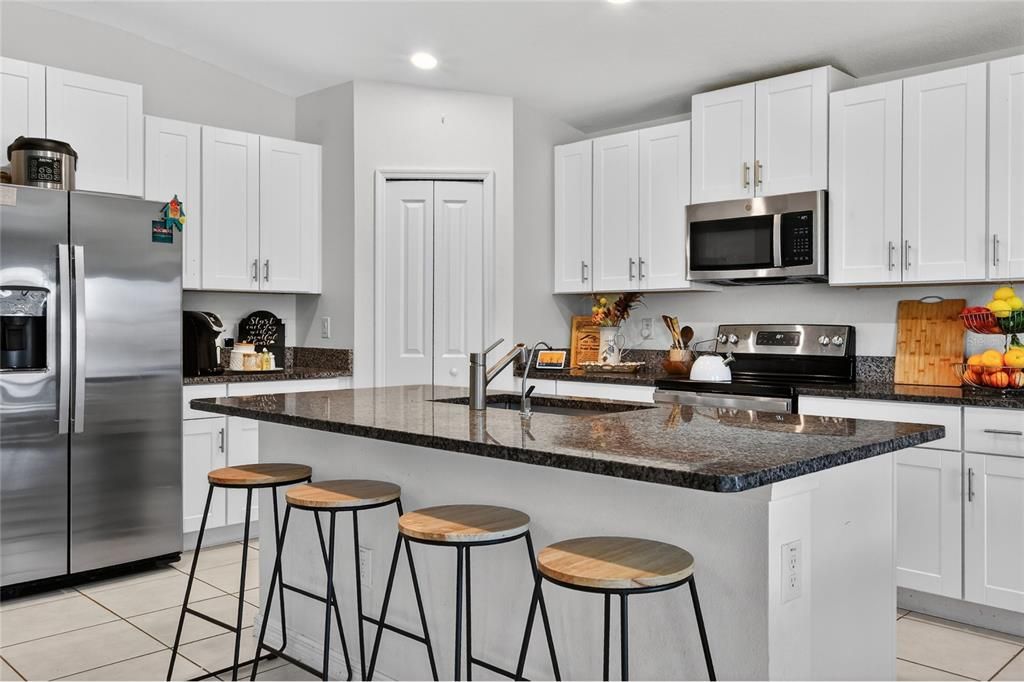 For Rent: $2,590 (4 beds, 2 baths, 1935 Square Feet)