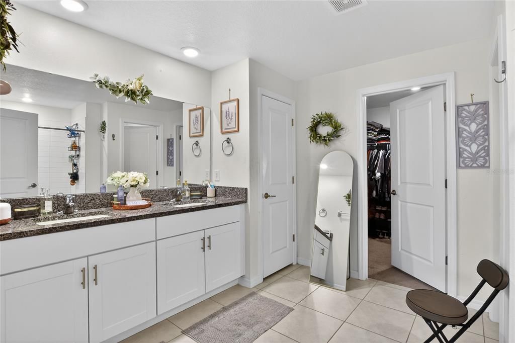 For Rent: $2,590 (4 beds, 2 baths, 1935 Square Feet)