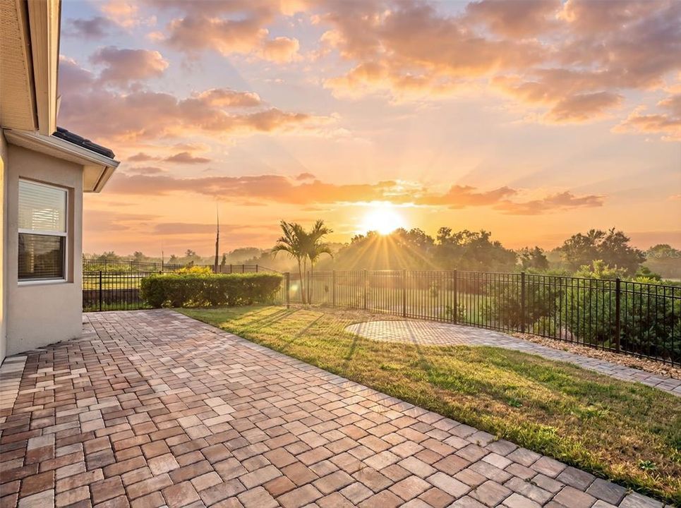 For Sale: $1,150,000 (6 beds, 4 baths, 3516 Square Feet)