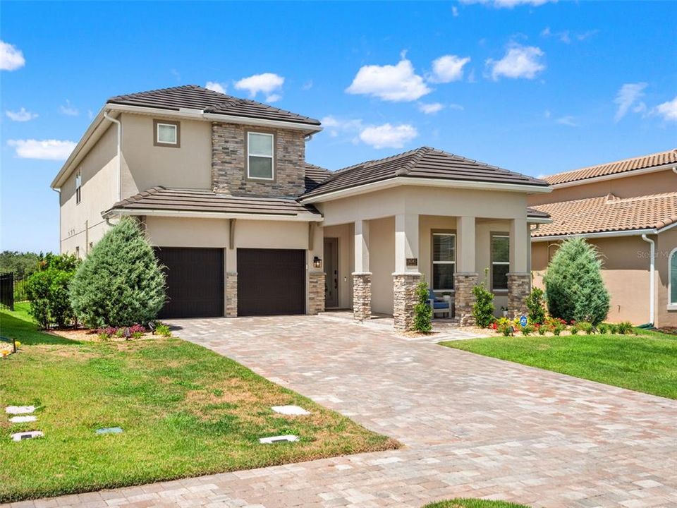 For Sale: $1,150,000 (6 beds, 4 baths, 3516 Square Feet)