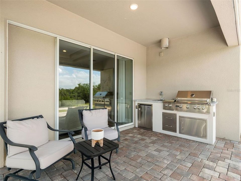 For Sale: $1,150,000 (6 beds, 4 baths, 3516 Square Feet)