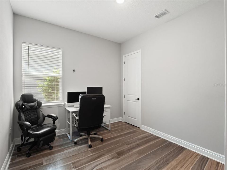 For Sale: $1,150,000 (6 beds, 4 baths, 3516 Square Feet)