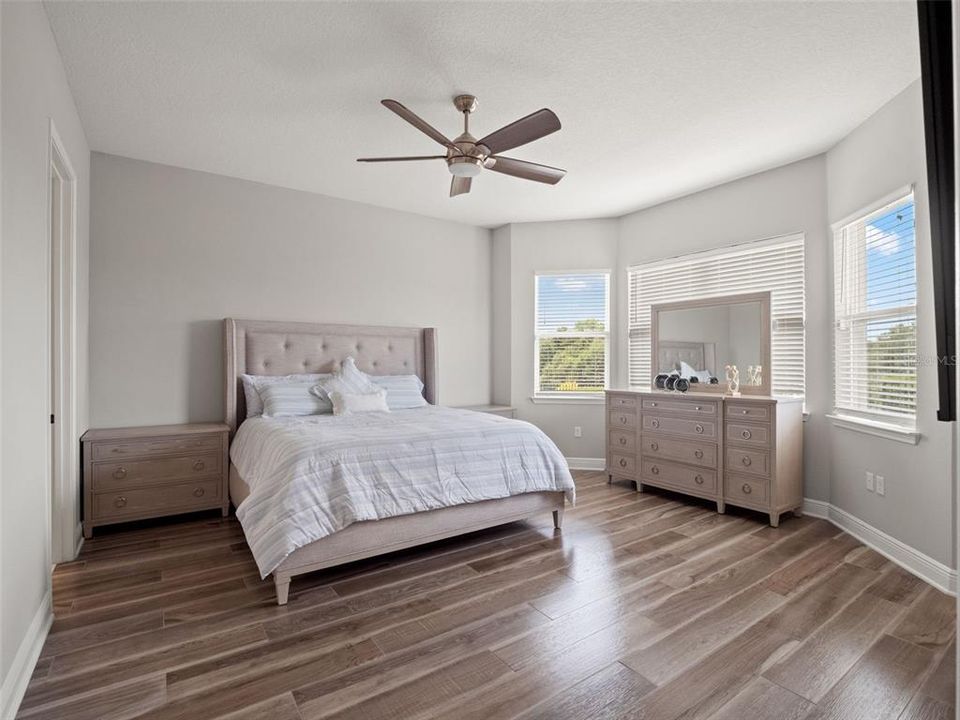 For Sale: $1,150,000 (6 beds, 4 baths, 3516 Square Feet)