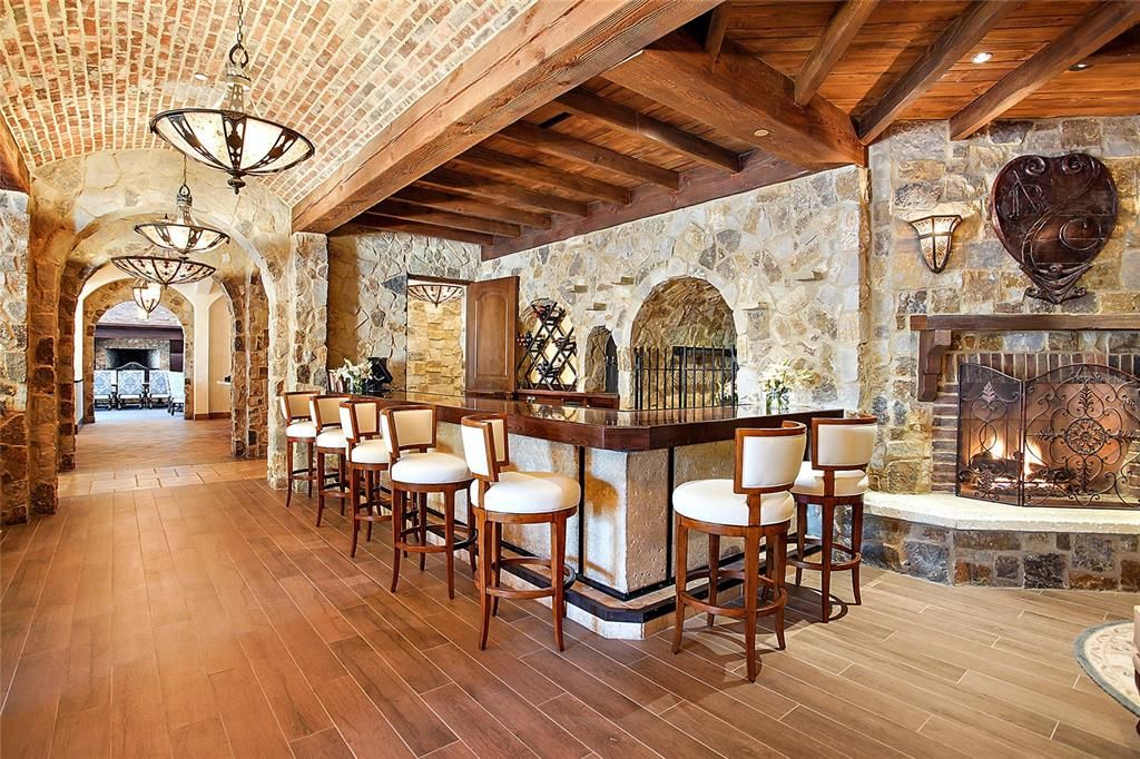 For Sale: $1,150,000 (6 beds, 4 baths, 3516 Square Feet)