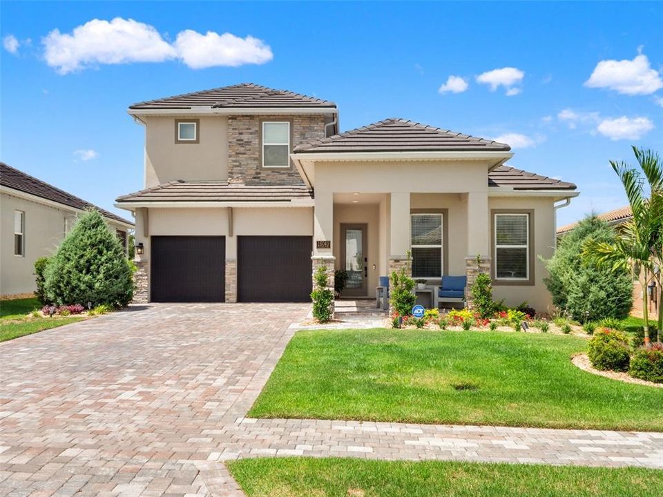 For Sale: $1,150,000 (6 beds, 4 baths, 3516 Square Feet)