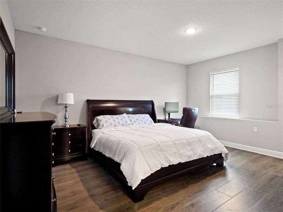 For Sale: $1,150,000 (6 beds, 4 baths, 3516 Square Feet)