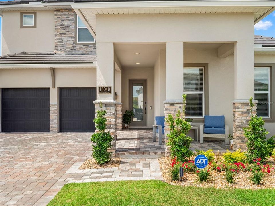 For Sale: $1,150,000 (6 beds, 4 baths, 3516 Square Feet)