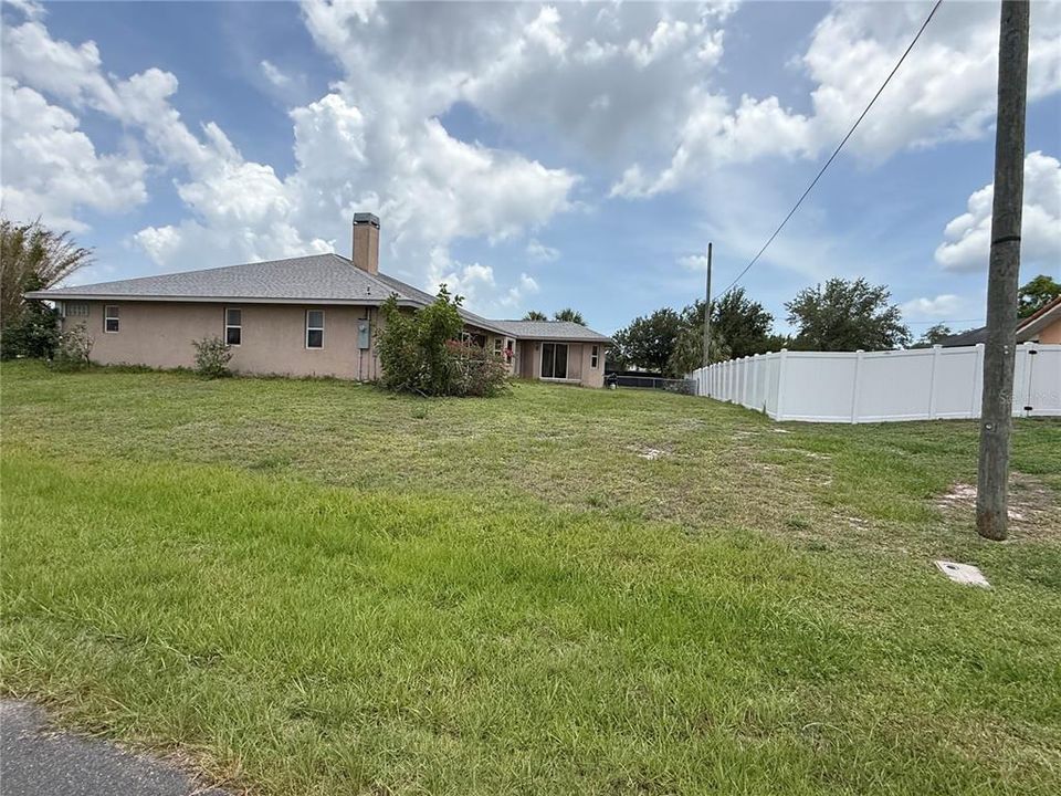 Active With Contract: $279,900 (3 beds, 2 baths, 2111 Square Feet)