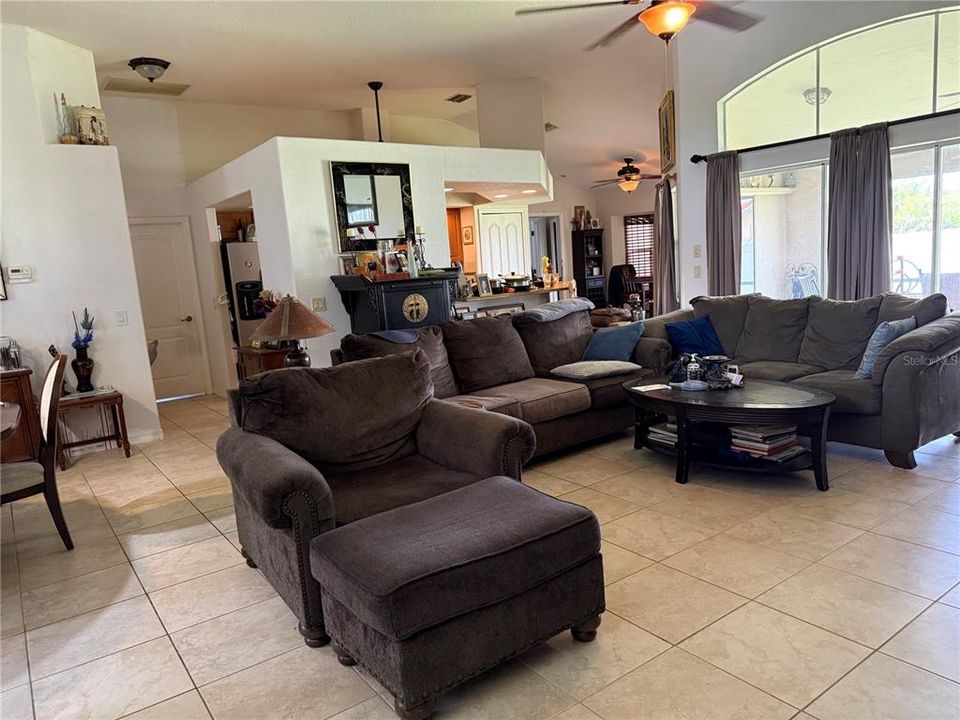 Active With Contract: $279,900 (3 beds, 2 baths, 2111 Square Feet)