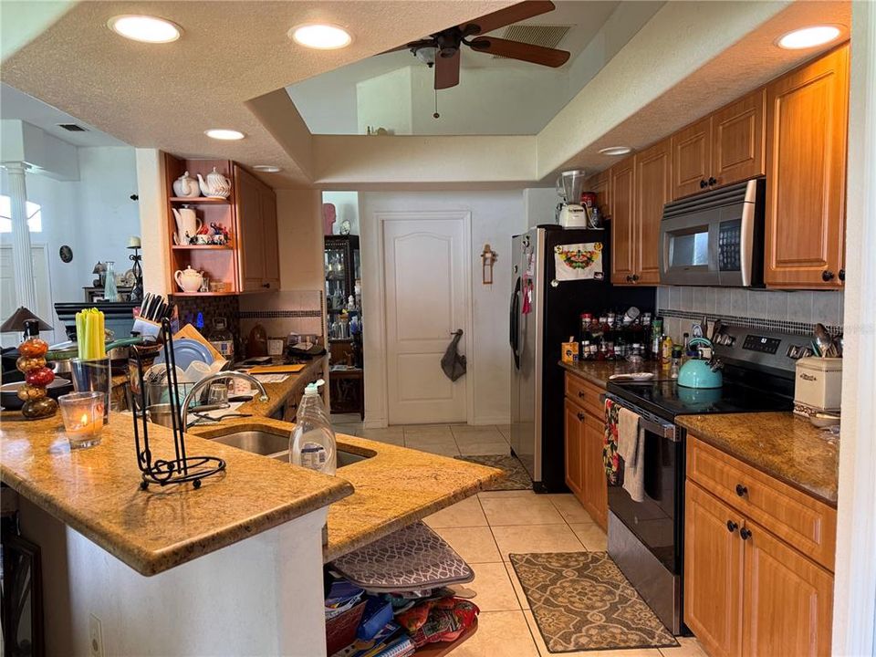 Active With Contract: $279,900 (3 beds, 2 baths, 2111 Square Feet)
