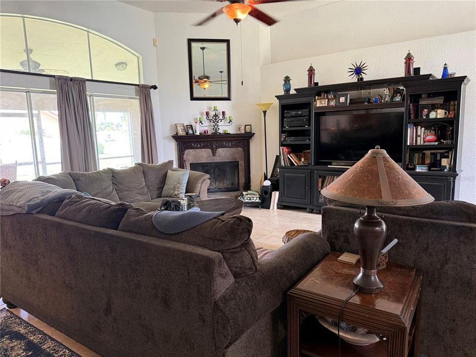 Active With Contract: $279,900 (3 beds, 2 baths, 2111 Square Feet)